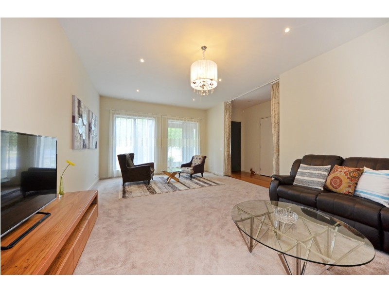 9 Cinnabar Avenue, Mount Waverley VIC 3149