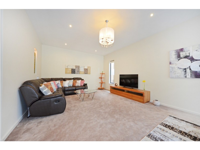 9 Cinnabar Avenue, Mount Waverley VIC 3149