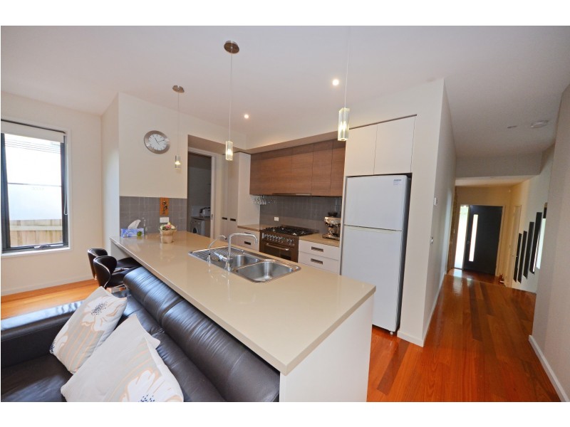 9 Cinnabar Avenue, Mount Waverley VIC 3149