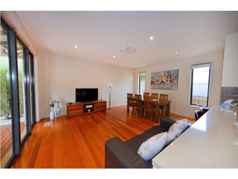 9 Cinnabar Avenue, Mount Waverley VIC 3149