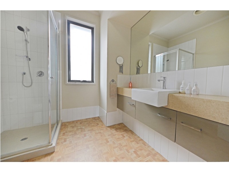 9 Cinnabar Avenue, Mount Waverley VIC 3149