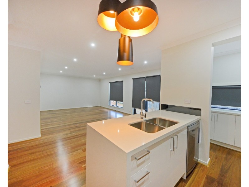 2 Windella Crescent, Glen Waverley VIC 3150