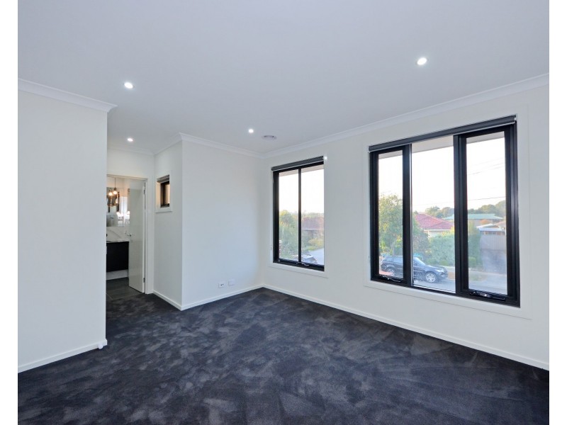 2 Windella Crescent, Glen Waverley VIC 3150