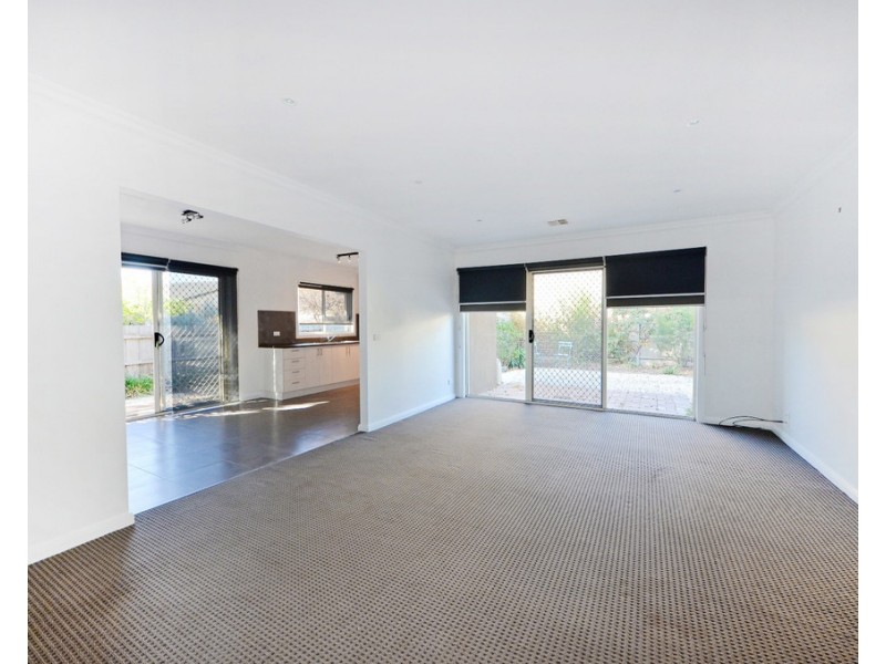 2/9 Johnson Drive, Glen Waverley VIC 3150
