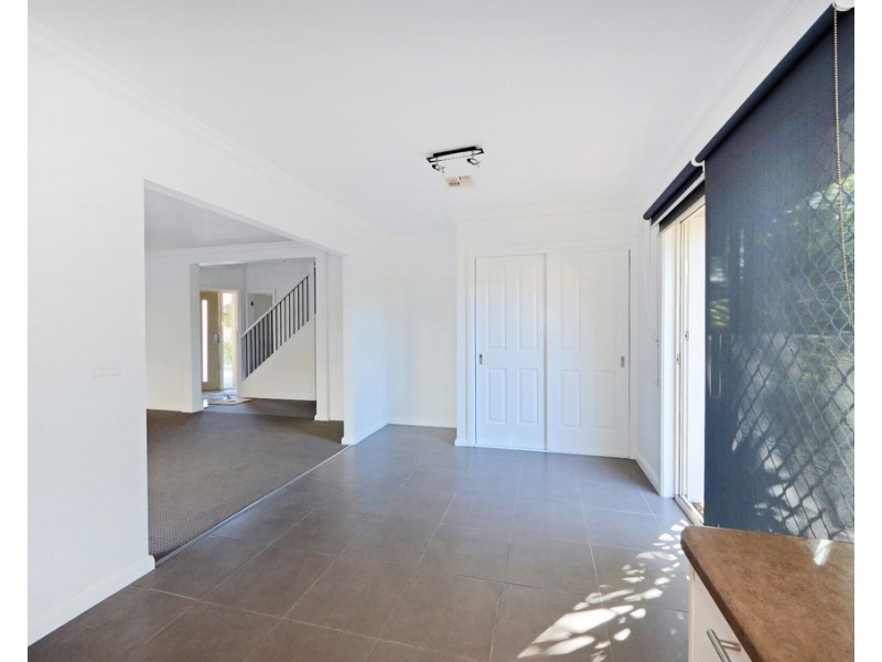 2/9 Johnson Drive, Glen Waverley VIC 3150