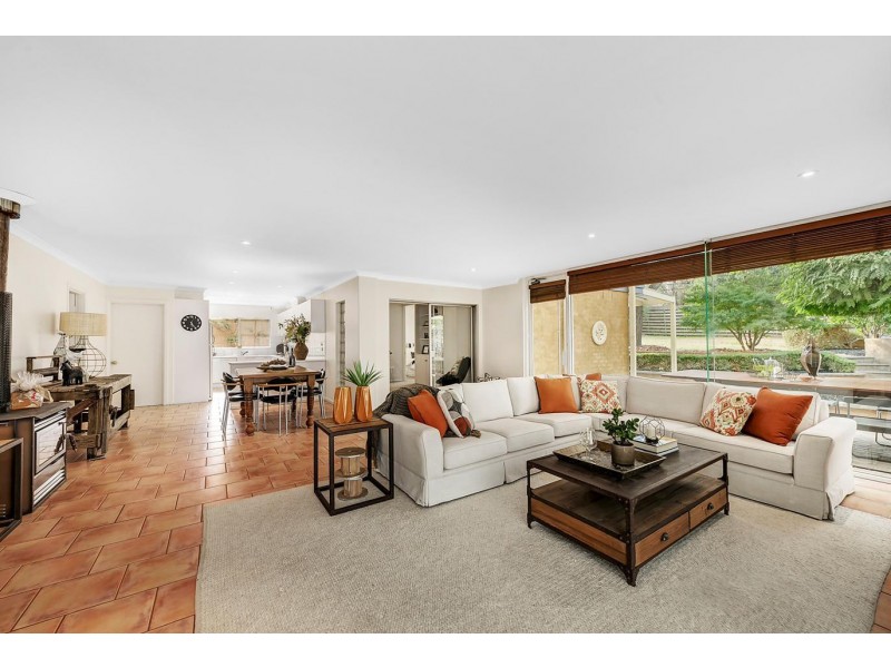 2 Henley Drive, Wheelers Hill VIC 3150