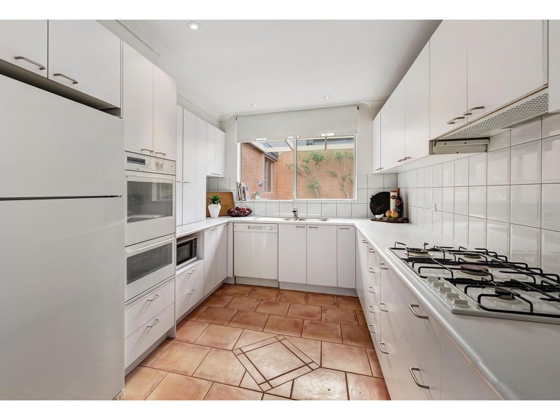 2 Henley Drive, Wheelers Hill VIC 3150