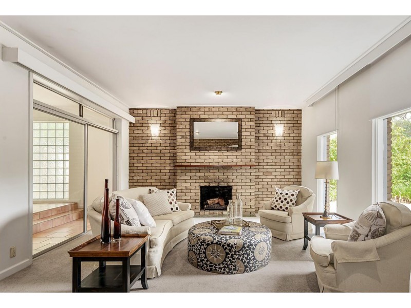 2 Henley Drive, Wheelers Hill VIC 3150