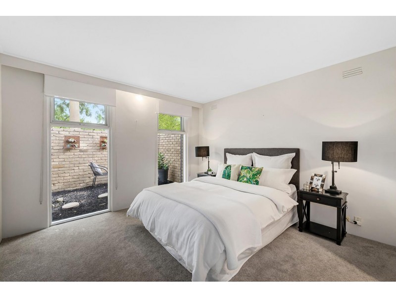 2 Henley Drive, Wheelers Hill VIC 3150