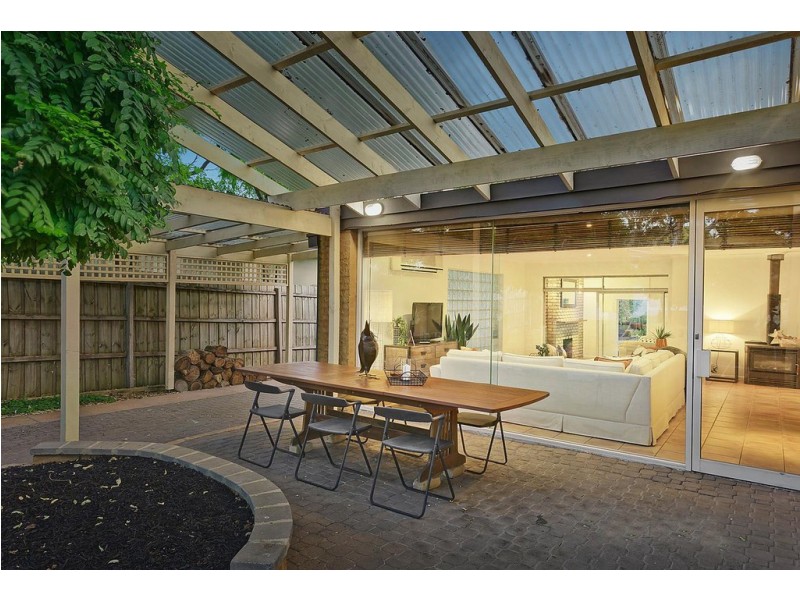 2 Henley Drive, Wheelers Hill VIC 3150