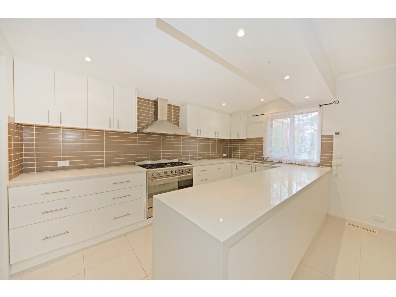 1/3 County Place, Wheelers Hill VIC 3150