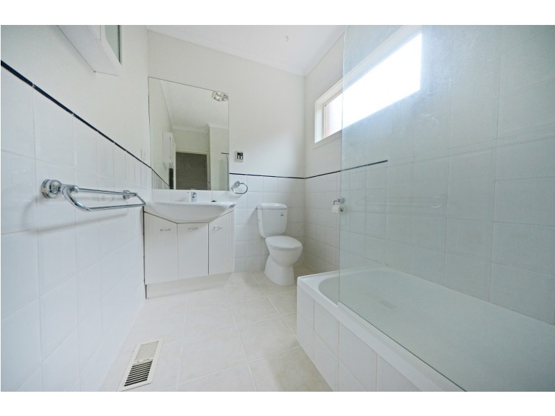 1/3 County Place, Wheelers Hill VIC 3150