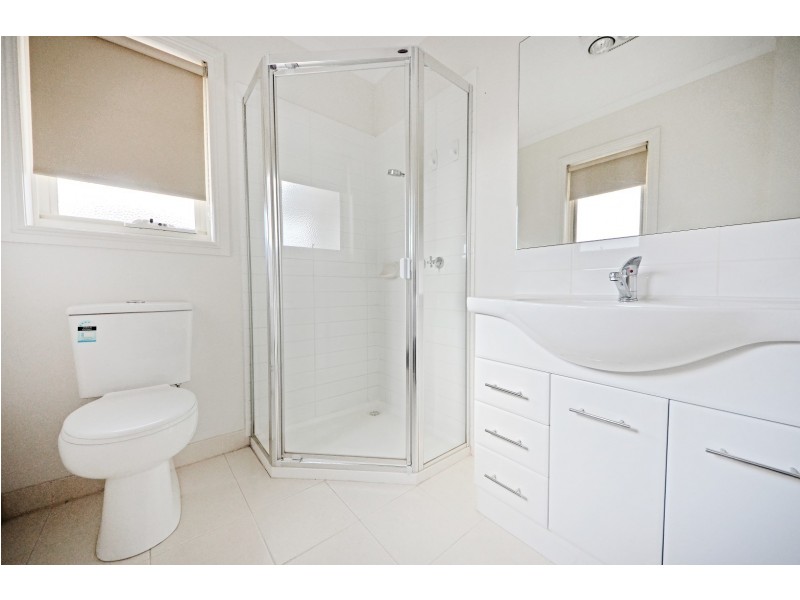 2/32 Kathryn Road, Knoxfield VIC 3180