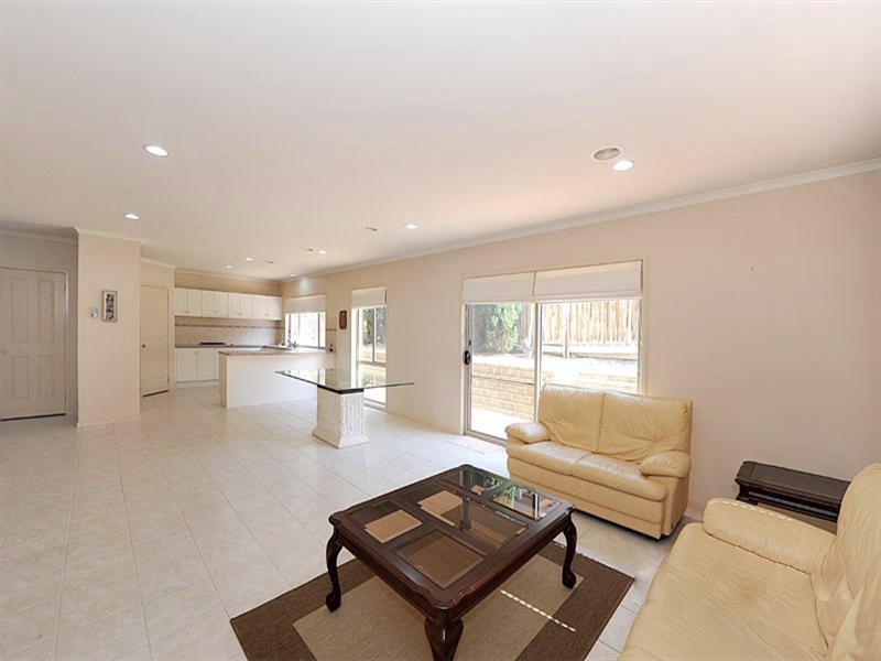 42 Arlington Drive, Glen Waverley VIC 3150
