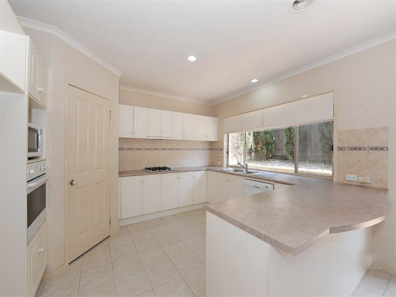 42 Arlington Drive, Glen Waverley VIC 3150