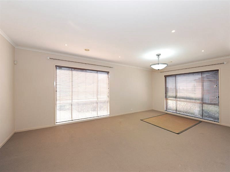 42 Arlington Drive, Glen Waverley VIC 3150