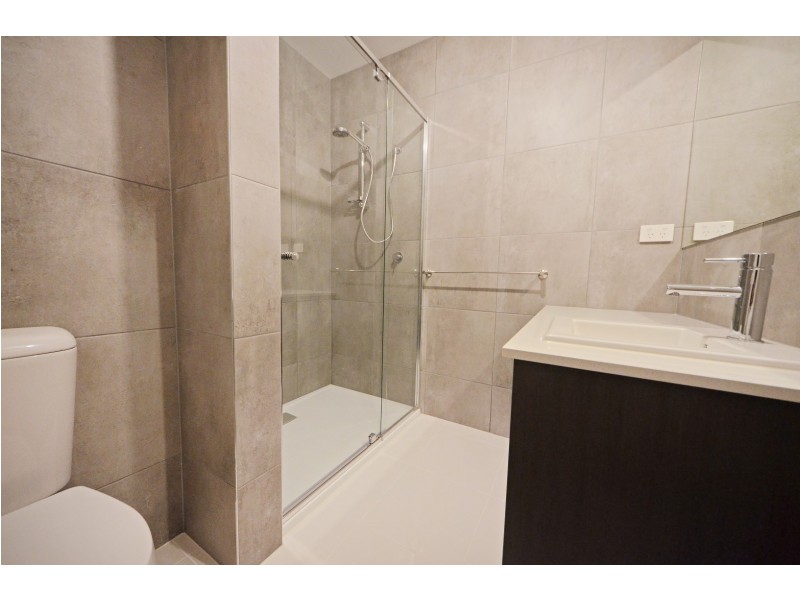 2/812 High Street Road, Glen Waverley VIC 3150