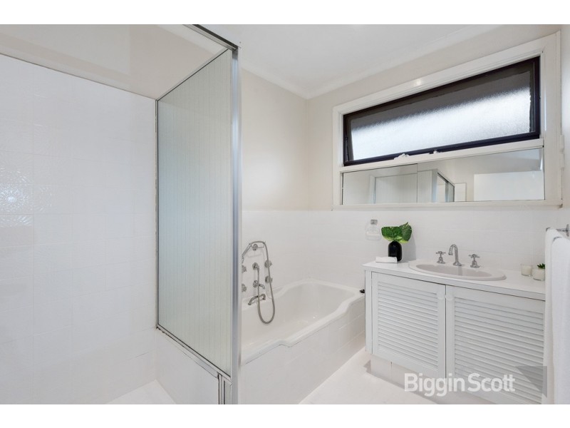 4 Roswell Street, Glen Waverley VIC 3150