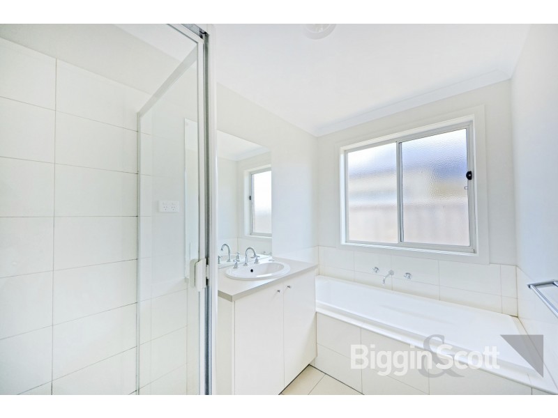 16 Hampshire Street, Officer VIC 3809