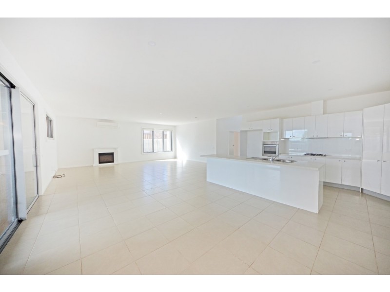 21 Foster Crescent, Knoxfield VIC 3180