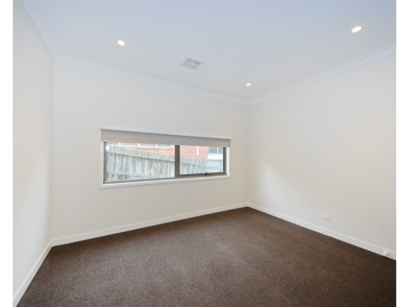 19 Royal Oak Court, Mulgrave VIC 3170