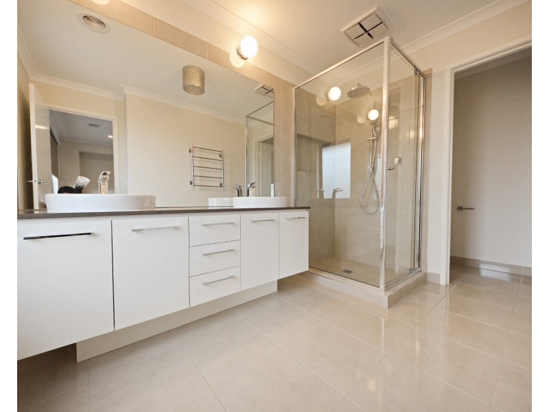 19 Royal Oak Court, Mulgrave VIC 3170