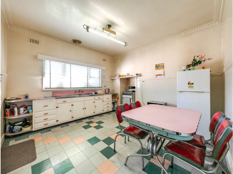 8 William Avenue, Dandenong VIC 3175