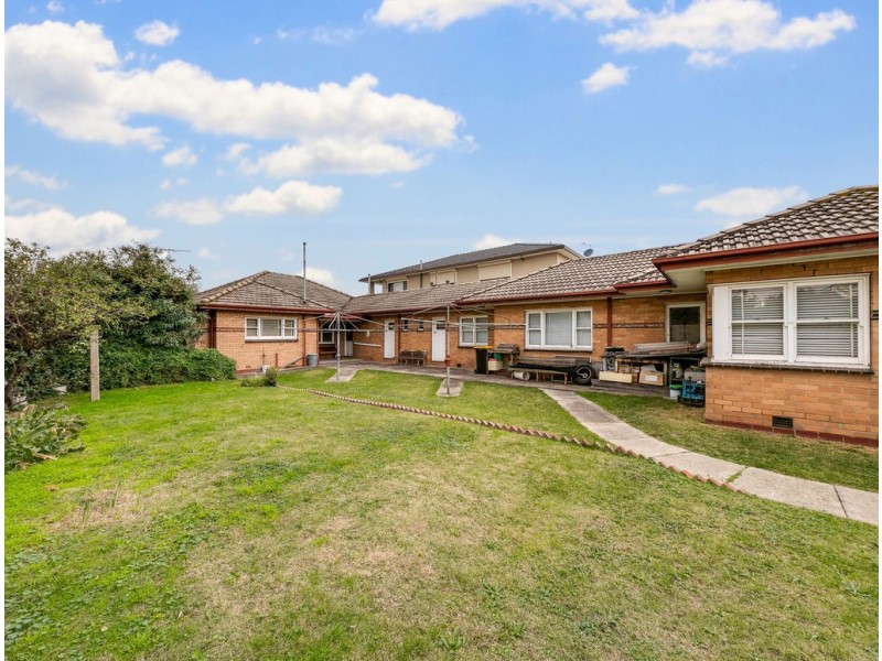 8 William Avenue, Dandenong VIC 3175