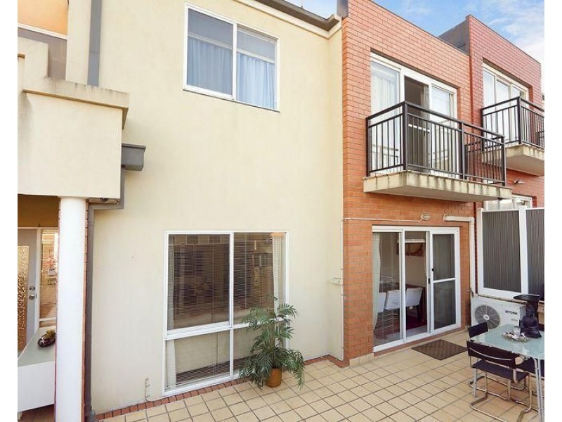 13/18 Tulloch Grove, Glen Waverley VIC 3150