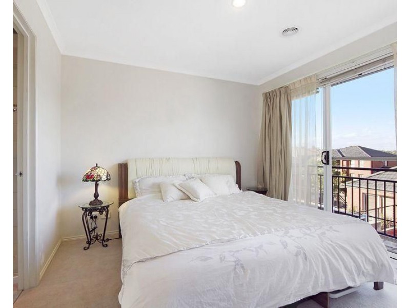 13/18 Tulloch Grove, Glen Waverley VIC 3150