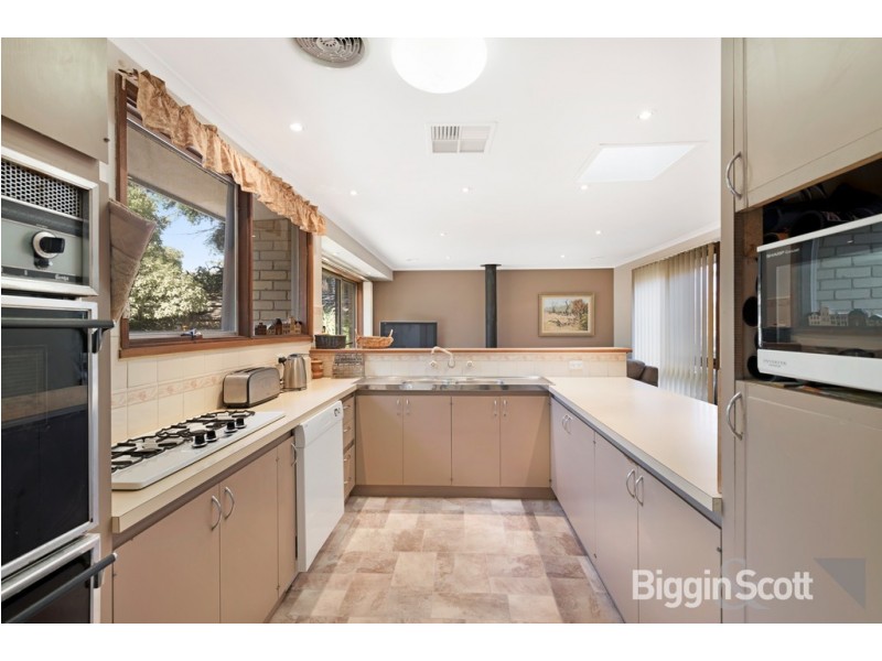 2 Bottlebrush Court, Wheelers Hill VIC 3150