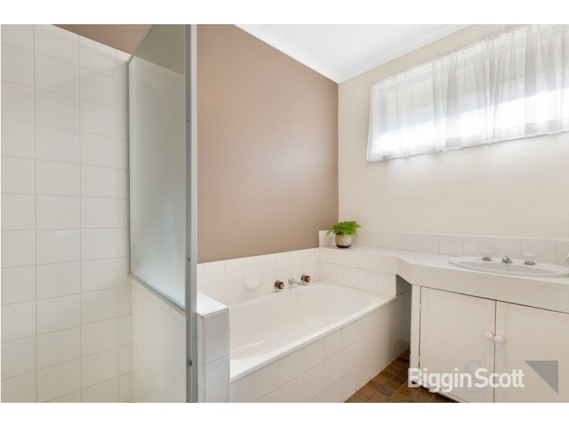 2 Bottlebrush Court, Wheelers Hill VIC 3150
