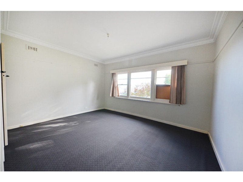 32 Wilma Avenue, Dandenong VIC 3175