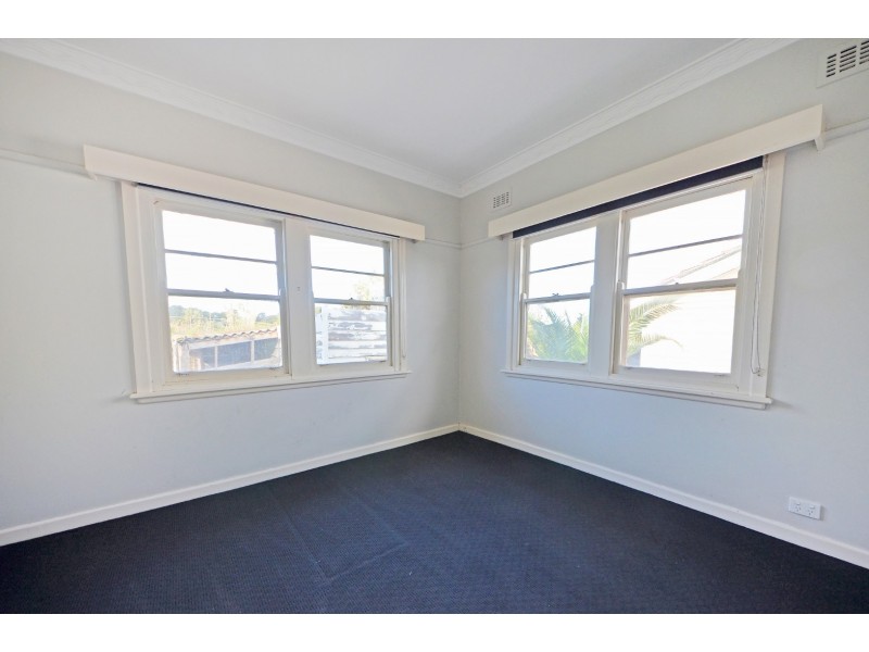 32 Wilma Avenue, Dandenong VIC 3175