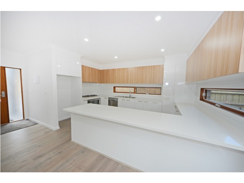 2/10 Hainthorpe Grove, Mulgrave VIC 3170