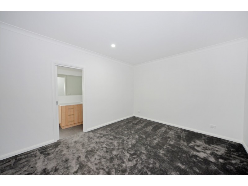 2/10 Hainthorpe Grove, Mulgrave VIC 3170