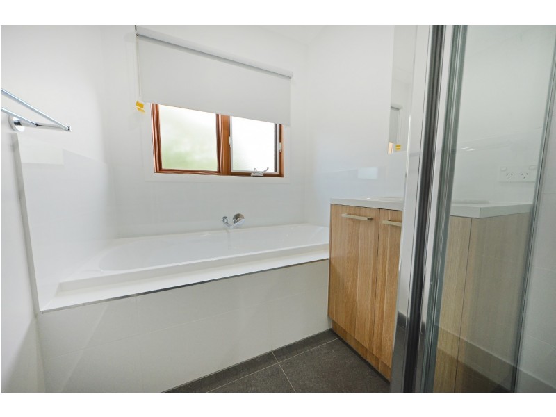 2/10 Hainthorpe Grove, Mulgrave VIC 3170