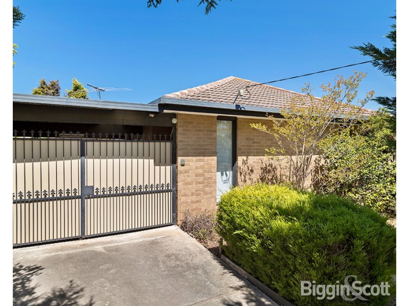42 Calderwood Avenue, Wheelers Hill VIC 3150