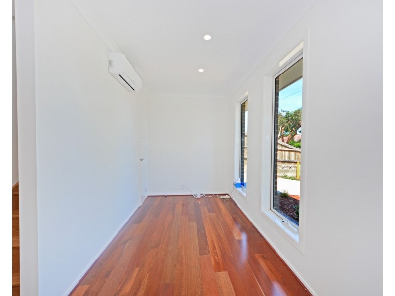 1/11 Renown Street, Burwood VIC 3125