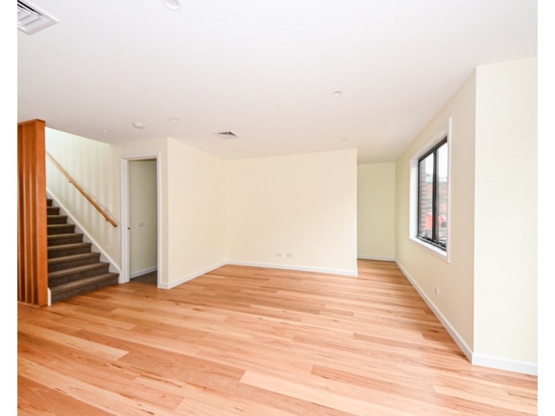 2/20 Camelot Drive, Glen Waverley VIC 3150