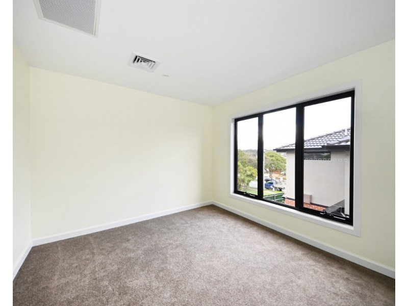 2/20 Camelot Drive, Glen Waverley VIC 3150