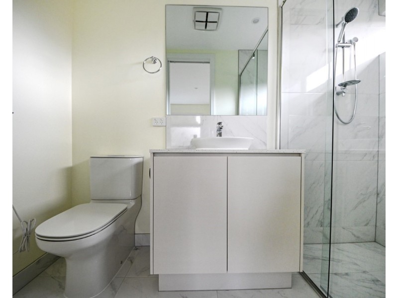 2/20 Camelot Drive, Glen Waverley VIC 3150