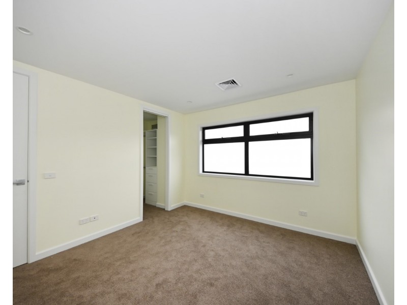 2/20 Camelot Drive, Glen Waverley VIC 3150