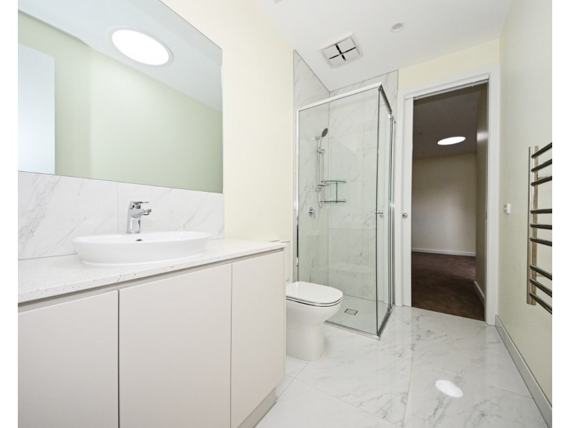 2/20 Camelot Drive, Glen Waverley VIC 3150