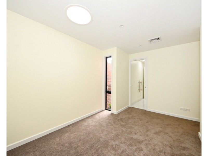 2/20 Camelot Drive, Glen Waverley VIC 3150