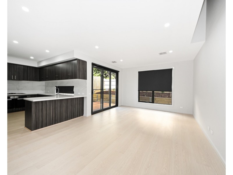 2/25 Tiller Street, Burwood East VIC 3151
