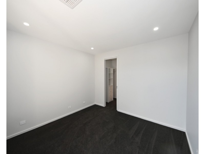 2/25 Tiller Street, Burwood East VIC 3151