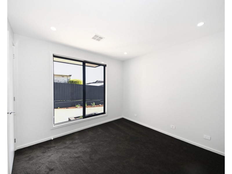 2/25 Tiller Street, Burwood East VIC 3151