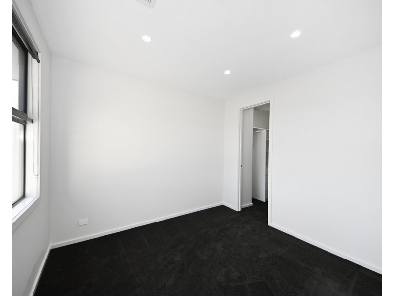 2/25 Tiller Street, Burwood East VIC 3151