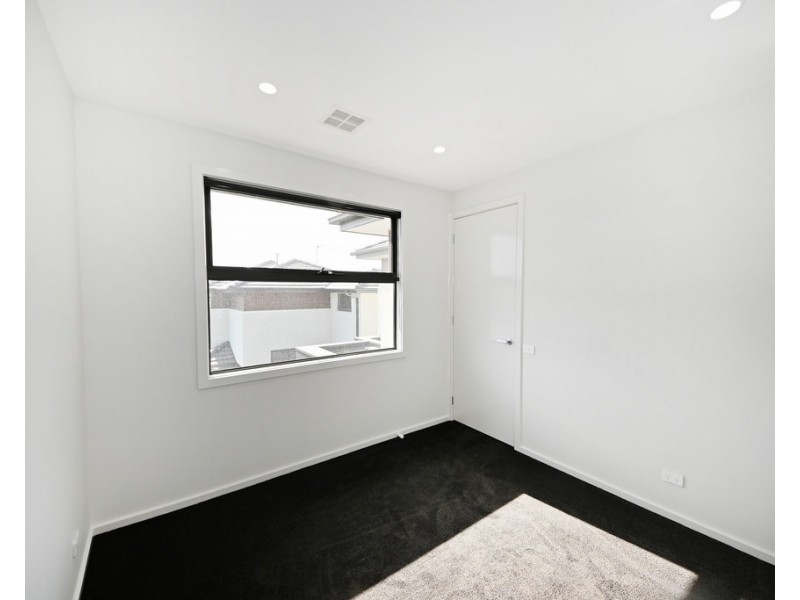 2/25 Tiller Street, Burwood East VIC 3151